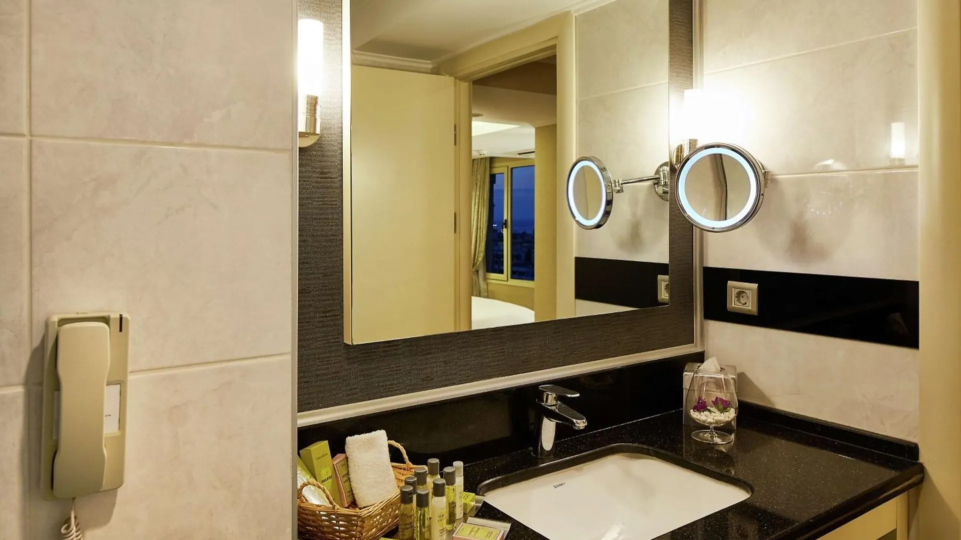 Hotel Doubletree By Hilton Izmir - Alsancak 4*,