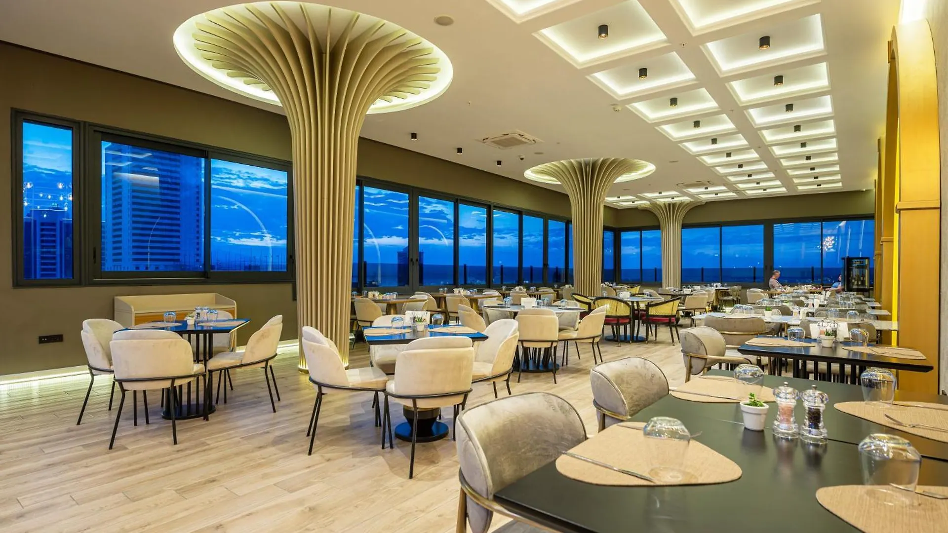 Doubletree By Hilton Izmir - Alsancak Hotel
