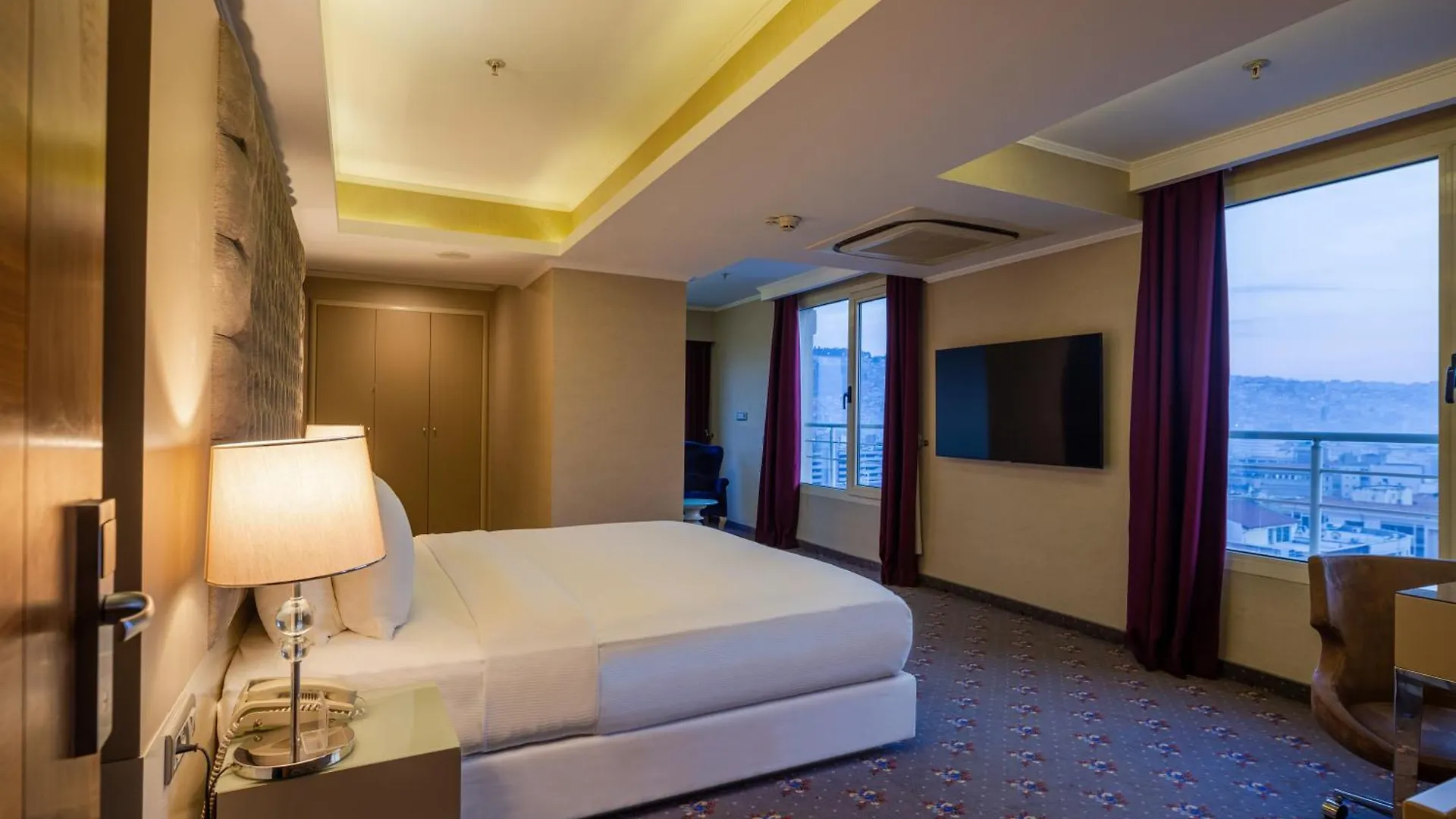 Doubletree By Hilton Izmir - Alsancak Hotel 4*,