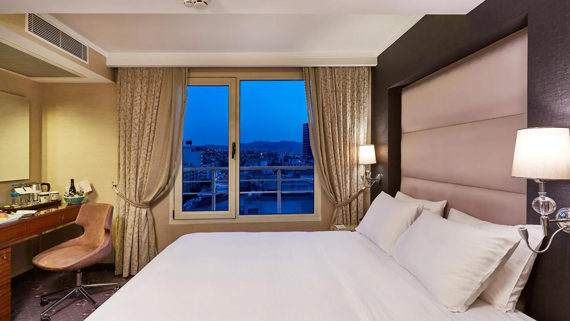 Doubletree By Hilton Izmir - Alsancak Hotel