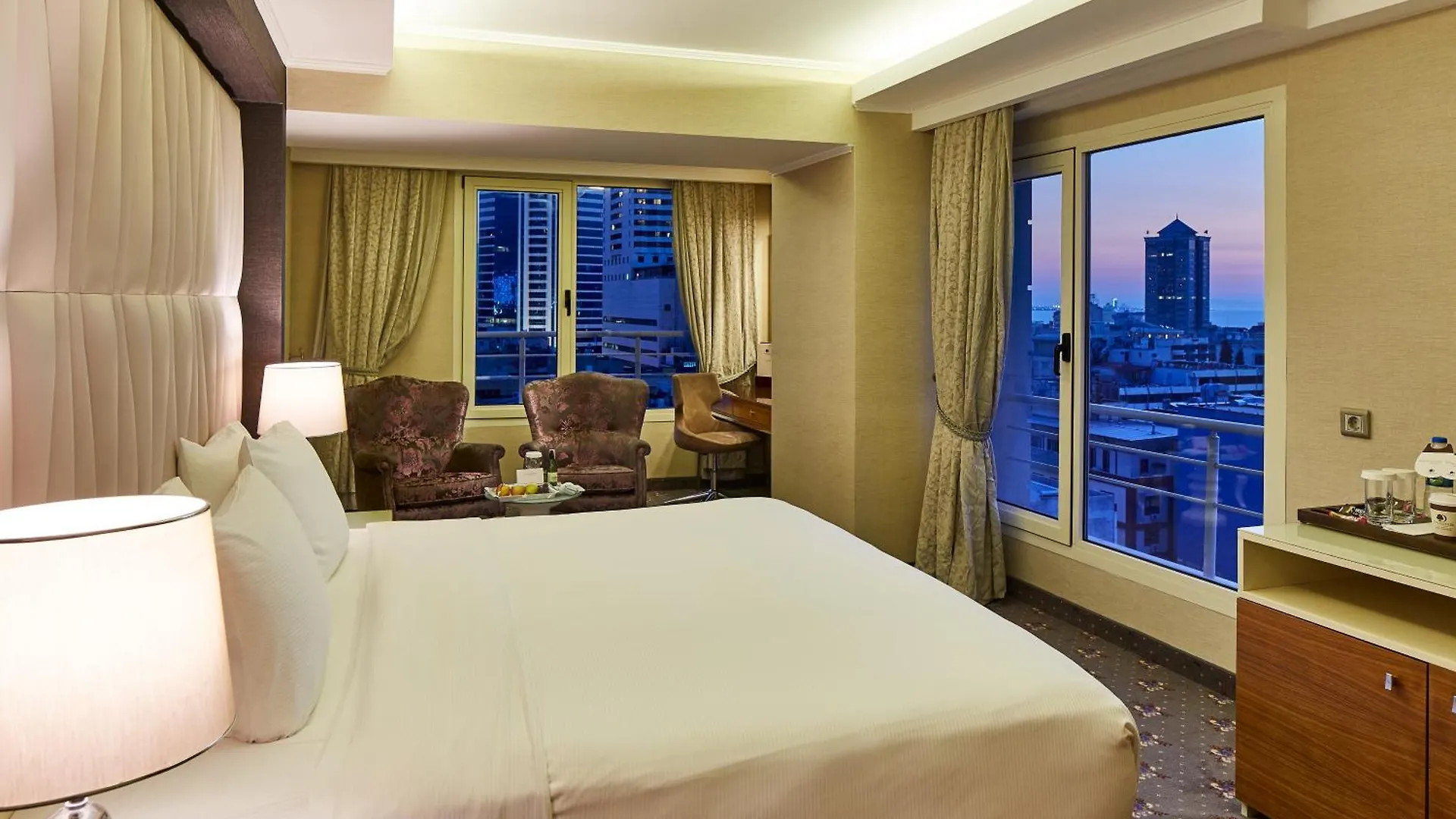Doubletree By Hilton Izmir - Alsancak Hotel 4*,
