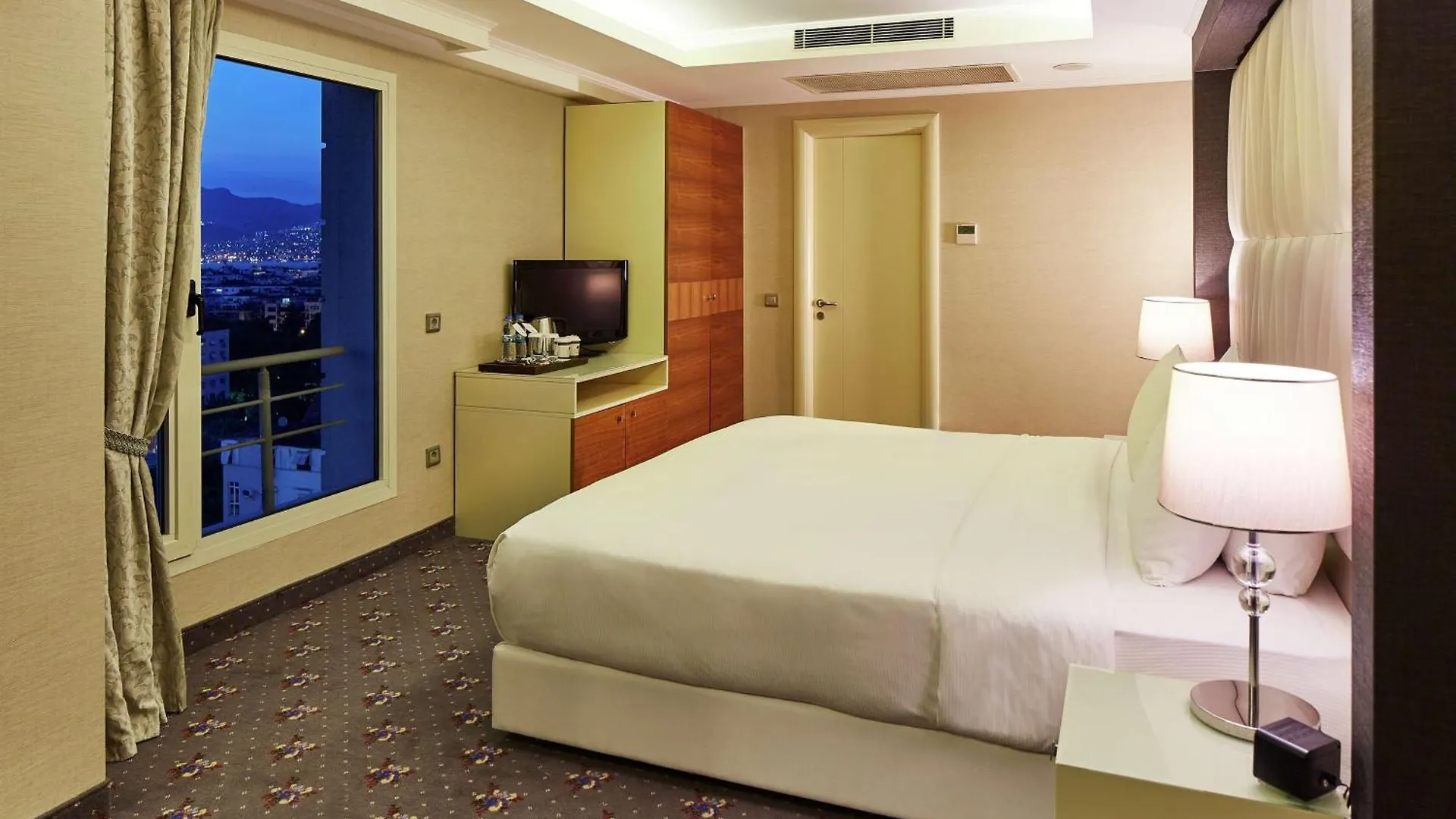 Doubletree By Hilton Izmir - Alsancak Hotel