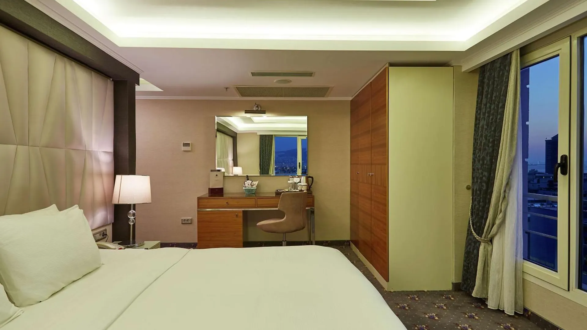 Doubletree By Hilton Izmir - Alsancak Hotel 4*,