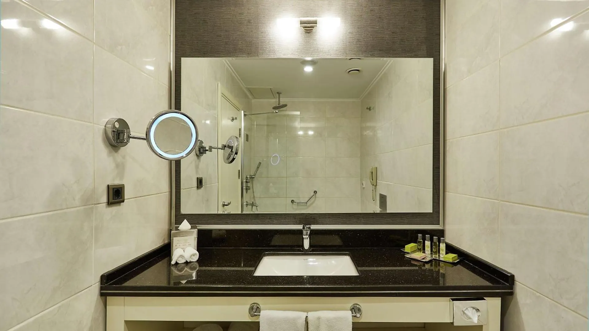 Doubletree By Hilton Izmir - Alsancak Hotel