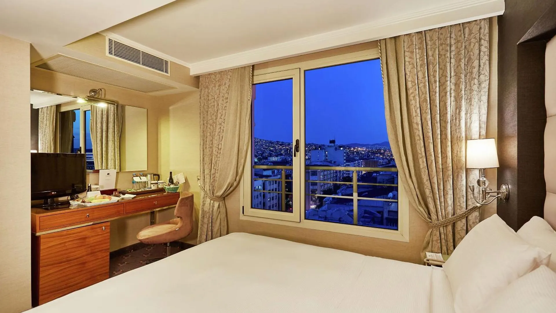 Doubletree By Hilton Izmir - Alsancak Hotel