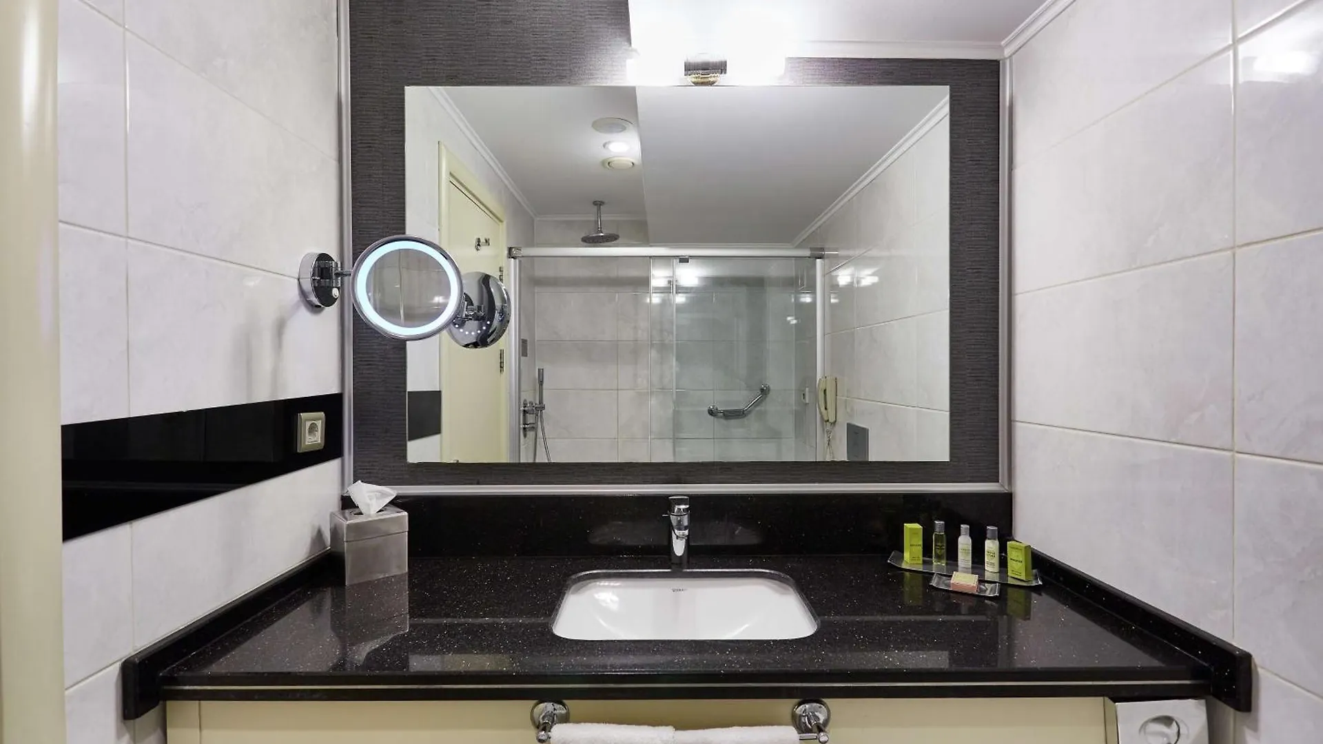 Doubletree By Hilton Izmir - Alsancak Hotel