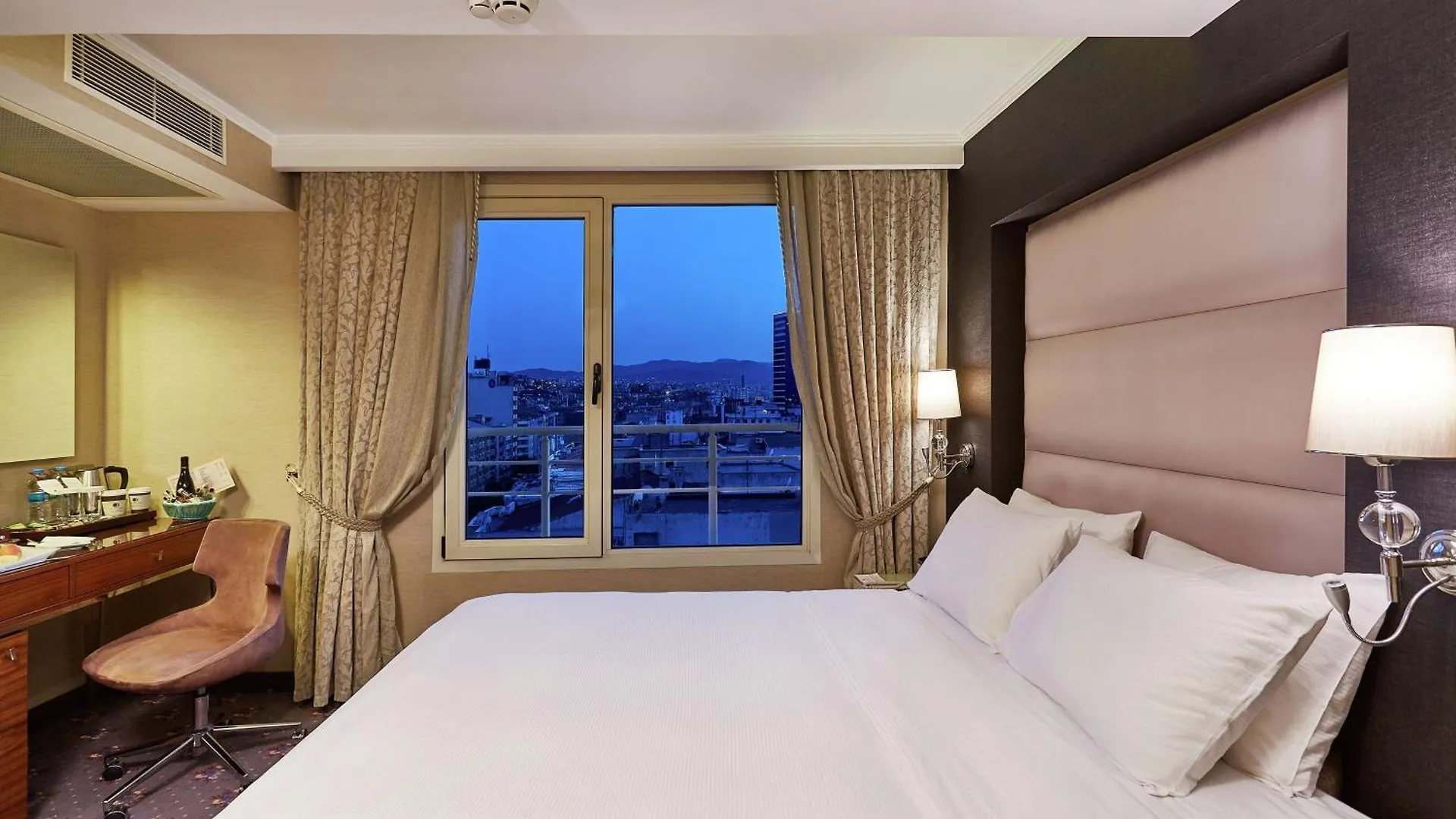 Doubletree By Hilton Izmir - Alsancak Hotel