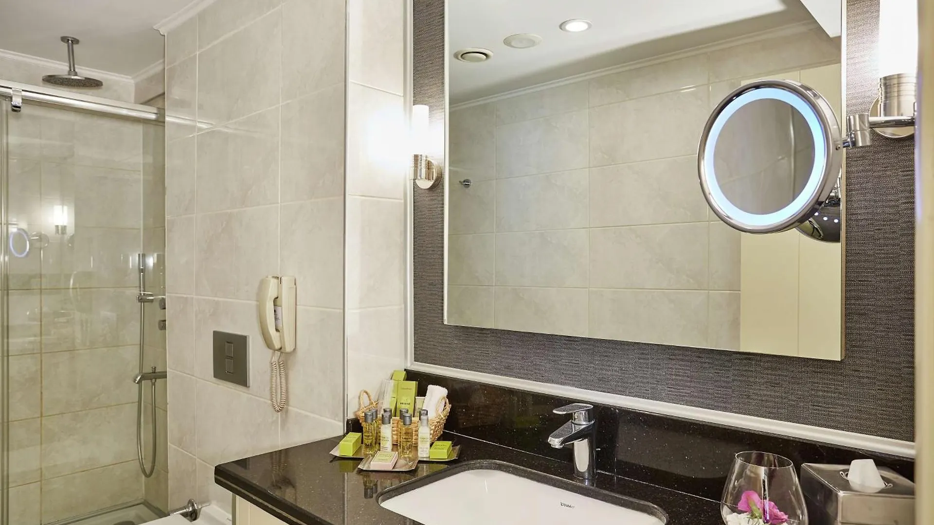 Doubletree By Hilton Izmir - Alsancak Hotel