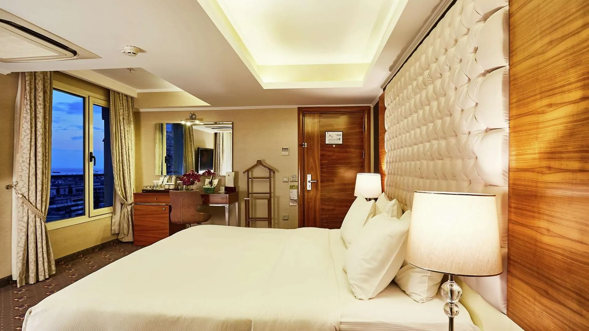 Doubletree By Hilton Izmir - Alsancak Hotel
