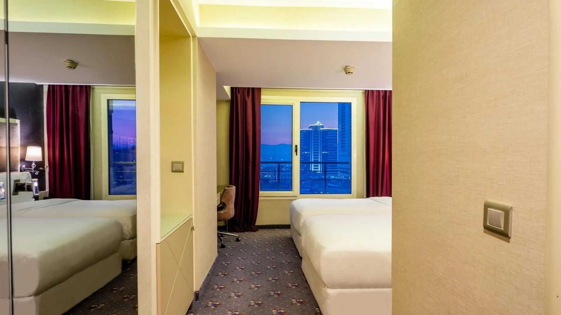DoubleTree by Hilton Izmir - Alsancak Otel