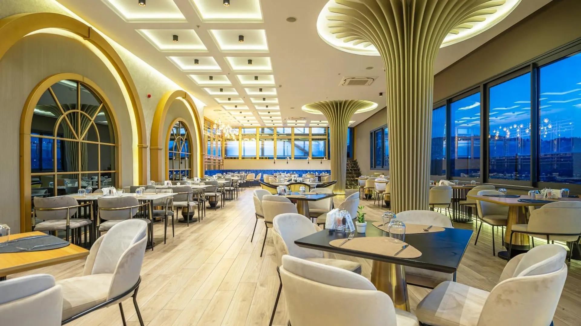 DoubleTree by Hilton Izmir - Alsancak Otel